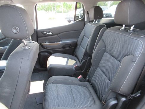 Certified 2021 GMC Acadia SLE w/ Driver Convenience Package FWD image 18