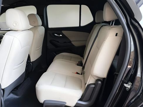 Used 2022 Chevrolet Traverse LS FWD image 13