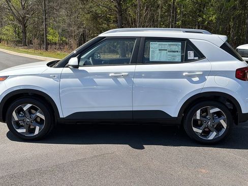 New 2026 Hyundai Venue SEL FWD image 9