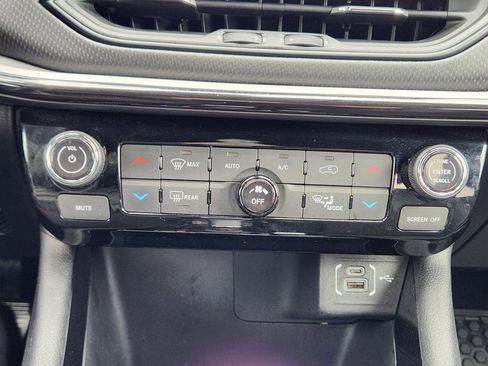 Used 2025 Jeep Compass Trailhawk AWD/4WD image 19