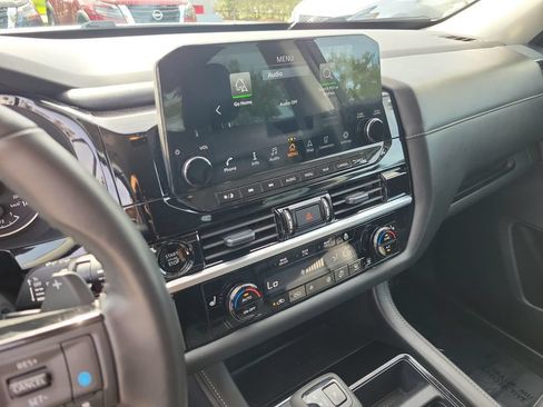 Used 2025 Nissan Pathfinder SL FWD image 24