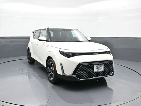 Used 2023 Kia Soul EX FWD image 3