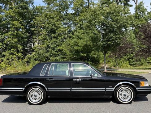 Used 1994 Lincoln Town Car Signature RWD image 6