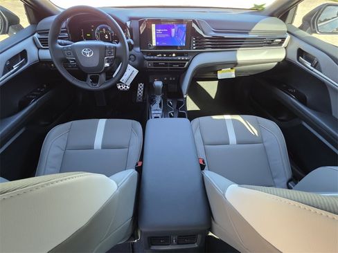 Used 2026 Toyota Camry SE image 4