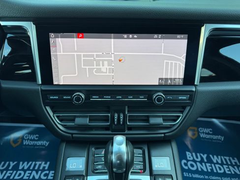 Used 2021 Porsche Macan image 25