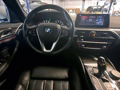 Used 2019 BMW 530i w/ Convenience Package RWD image 5