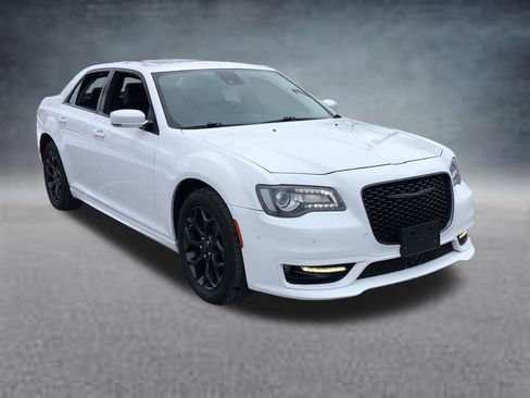 Used 2023 Chrysler 300 Touring L w/ Popular Equipment Group image 11