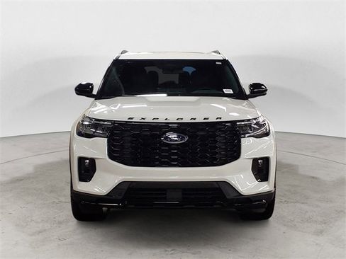 Used 2025 Ford Explorer ST-Line w/ Premium Package image 8