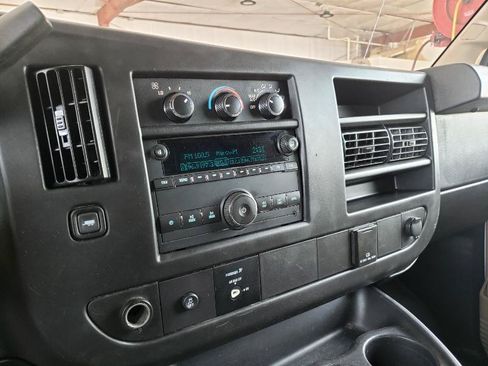 Used 2016 Chevrolet Express 2500 RWD image 15