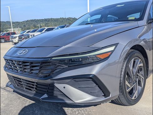 Used 2024 Hyundai Elantra Limited FWD image 12