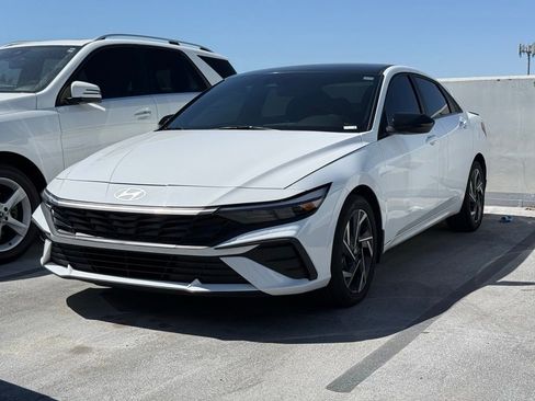Used 2025 Hyundai Elantra SEL FWD image 1