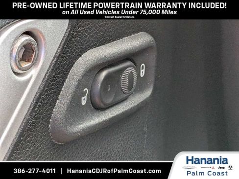 Used 2017 Jeep Wrangler Unlimited Sahara w/ Connectivity Group AWD/4WD image 24