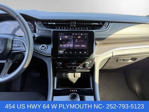 Used 2024 Jeep Grand Cherokee L Laredo AWD/4WD image 11
