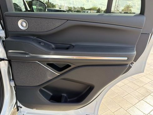 New 2026 Lincoln Navigator Reserve AWD/4WD image 21