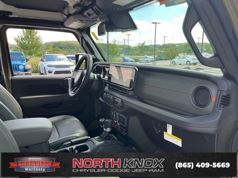 New 2025 Jeep Gladiator Mojave image 29