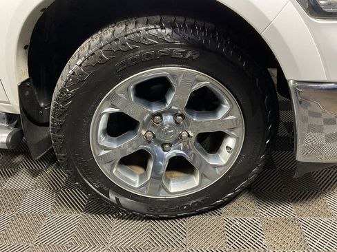 Used 2018 RAM 1500 Laramie w/ Convenience Group AWD/4WD image 40