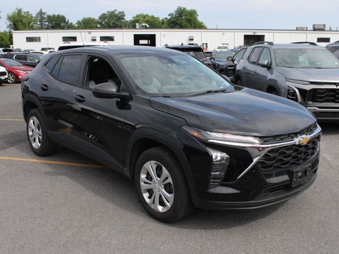 Used 2024 Chevrolet Trax LS FWD image 3