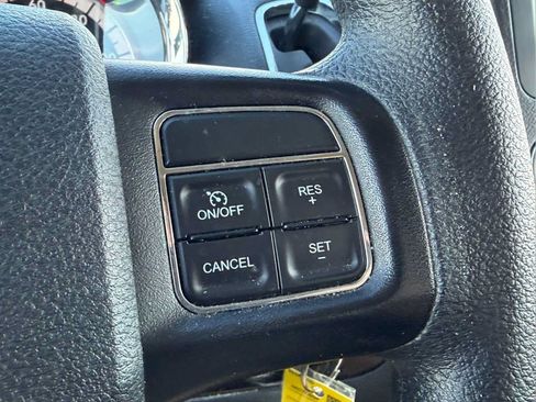 Used 2018 Dodge Grand Caravan SE w/ UConnect Hands-Free Group FWD image 9