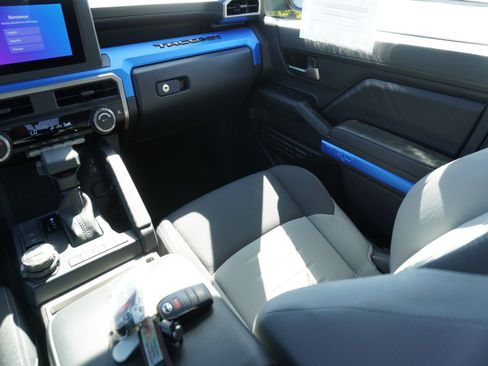 Used 2025 Toyota Tacoma TRD Off-Road AWD/4WD image 17