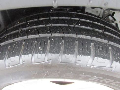 Used 2017 Ford Explorer XLT w/ Equipment Group 202A image 8