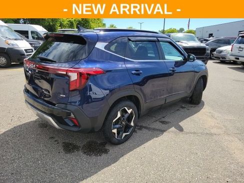 Used 2024 Kia Seltos EX AWD/4WD image 3