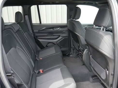 Used 2025 Jeep Grand Cherokee Laredo X AWD/4WD image 24