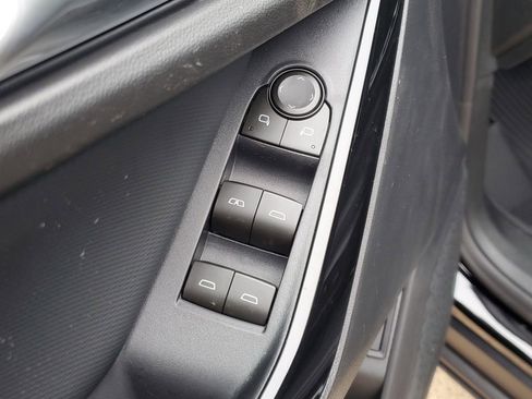 New 2026 Chevrolet Equinox LT w/ Convenience Package II FWD image 17