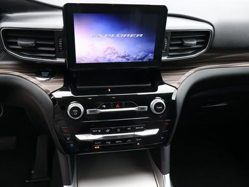 Used 2024 Ford Explorer Limited image 35