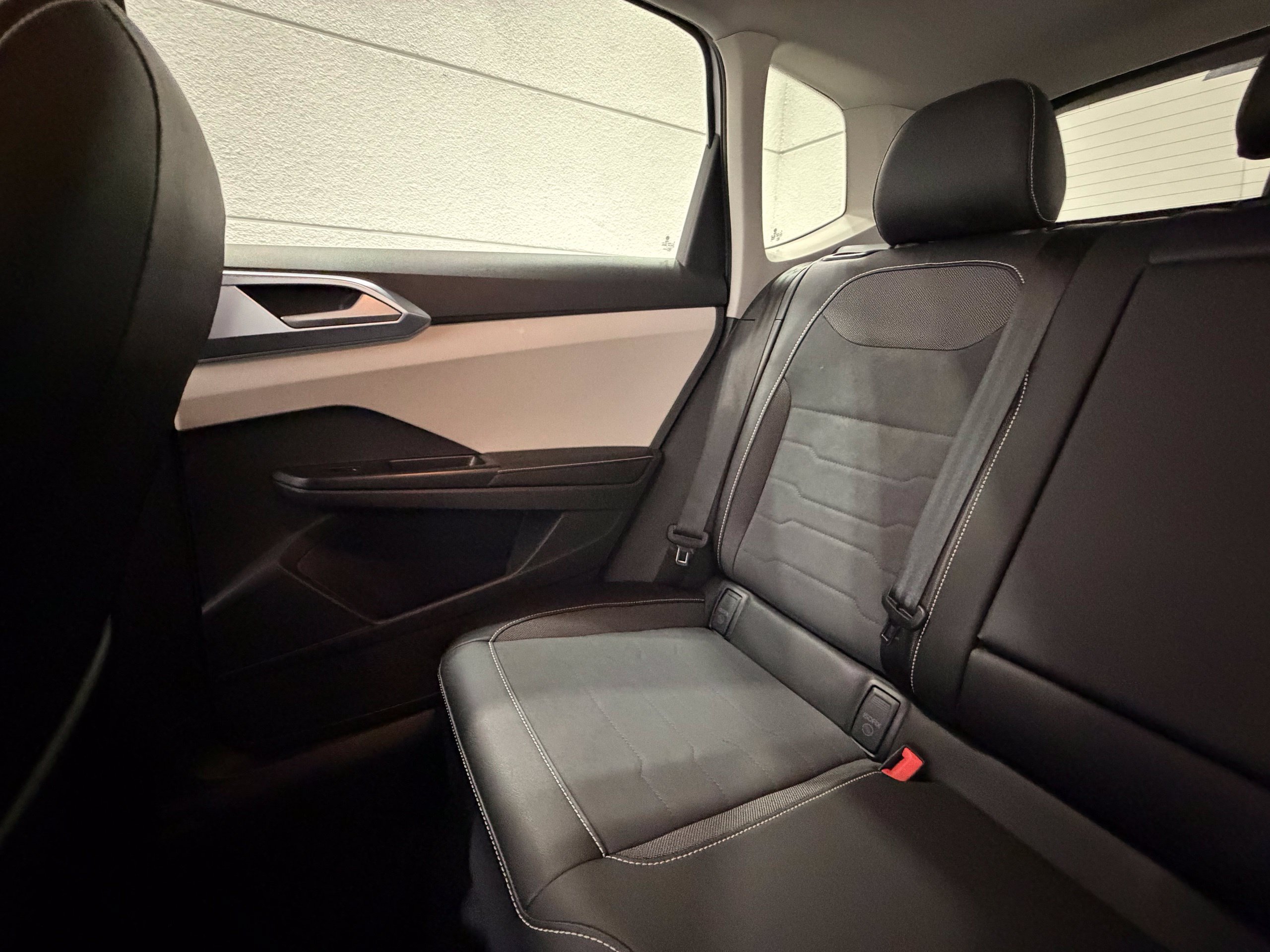 Certified 2025 Volkswagen Taos SE FWD image 32