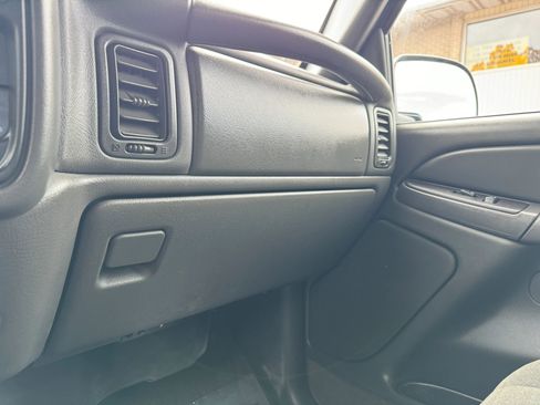 Used 2004 Chevrolet Silverado 1500 4x4 Extended Cab w/ Light Duty Power Package image 22