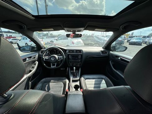Used 2017 Volkswagen Jetta GLI FWD image 11
