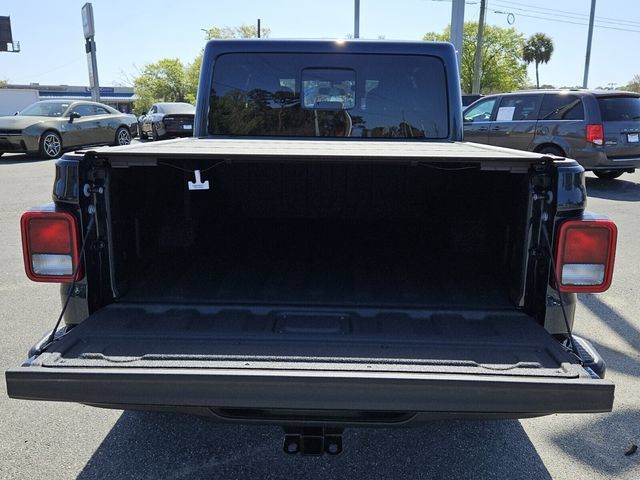 Used 2025 Jeep Gladiator Sport AWD/4WD image 13