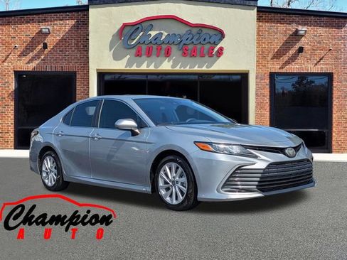 Used 2021 Toyota Camry LE FWD image 1