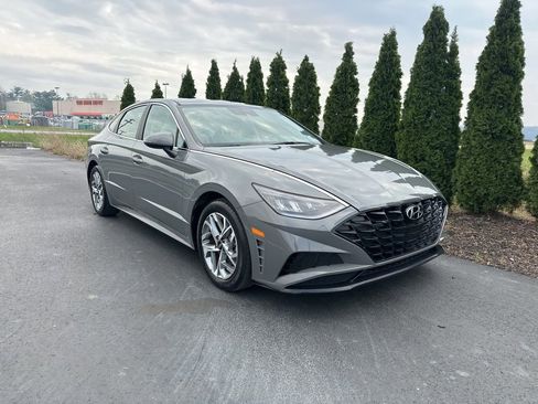Used 2023 Hyundai Sonata SEL FWD image 2