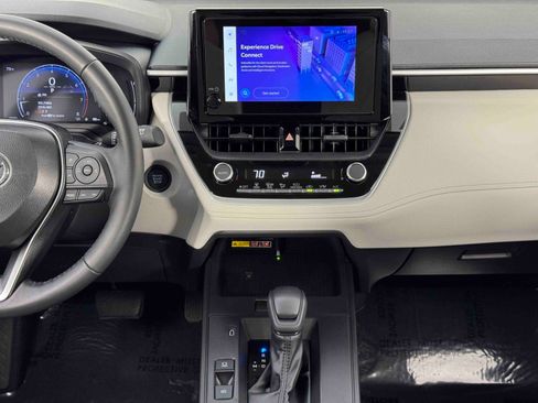 Used 2026 Toyota Corolla Cross LE image 30