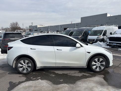 Used 2020 Tesla Model Y Long Range image 6