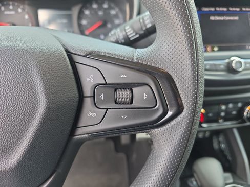 Used 2023 Chevrolet TrailBlazer LS image 31