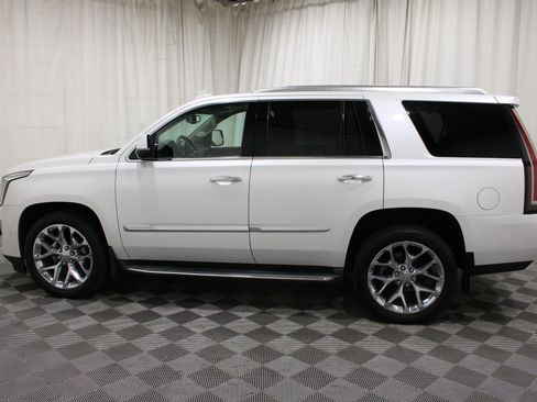 Used 2016 Cadillac Escalade Luxury AWD/4WD image 34
