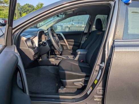 Used 2017 Toyota RAV4 LE FWD image 12