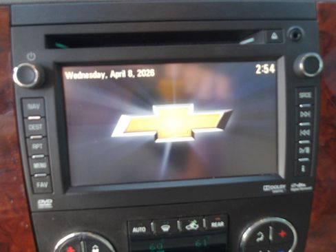 Used 2014 Chevrolet Suburban LT image 22