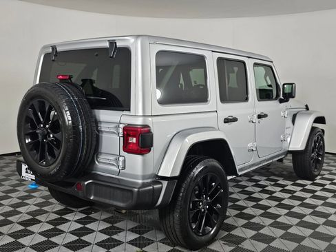 Used 2024 Jeep Wrangler Unlimited Sahara AWD/4WD image 3