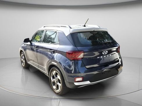 Used 2023 Hyundai Venue Limited w/ Cargo Package FWD image 8