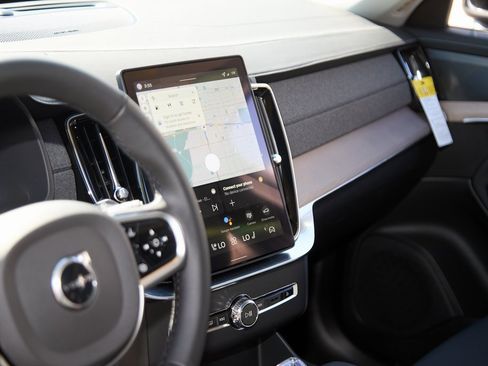 New 2026 Volvo XC90 B6 Plus w/ Protection Package Premier image 15