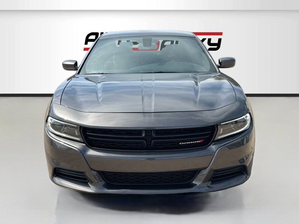 Used 2022 Dodge Charger SXT RWD image 2