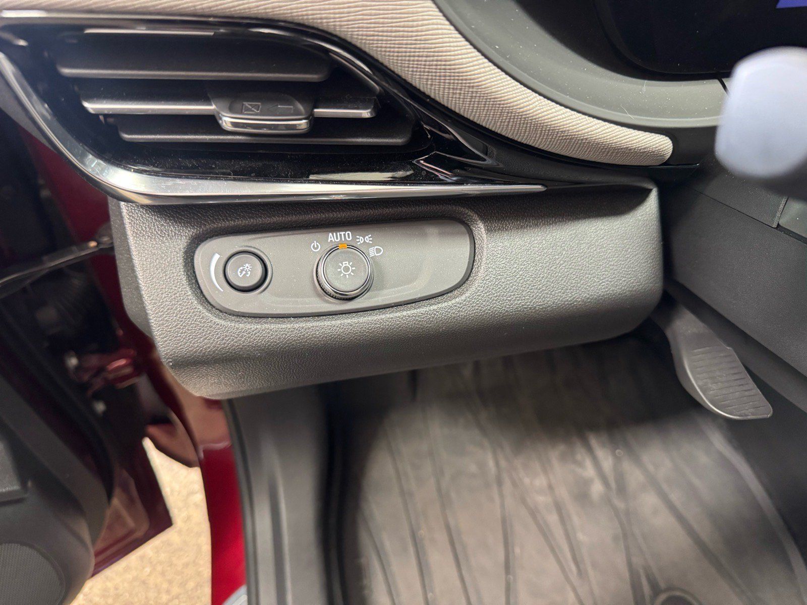 Certified 2024 Buick Envista Avenir FWD image 18