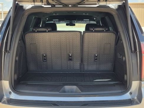 Used 2022 Chevrolet Tahoe LT w/ Luxury Package RWD image 10