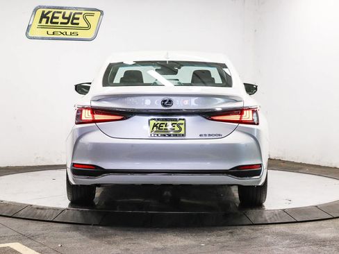 Used 2025 Lexus ES 300h w/ Premium Package FWD image 3
