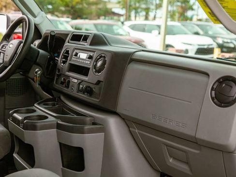 Used 2022 Ford E-450 and Econoline 450 Super Duty w/ Power Windows & Locks Group RWD image 10