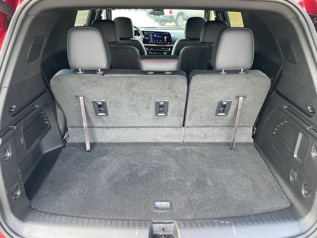 Used 2024 Chevrolet Traverse Z71 w/ LPO, Floor Liner Package AWD/4WD image 39