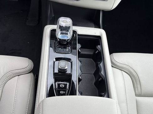 New 2026 Volvo XC90 B6 Ultra w/ Protection Package image 17